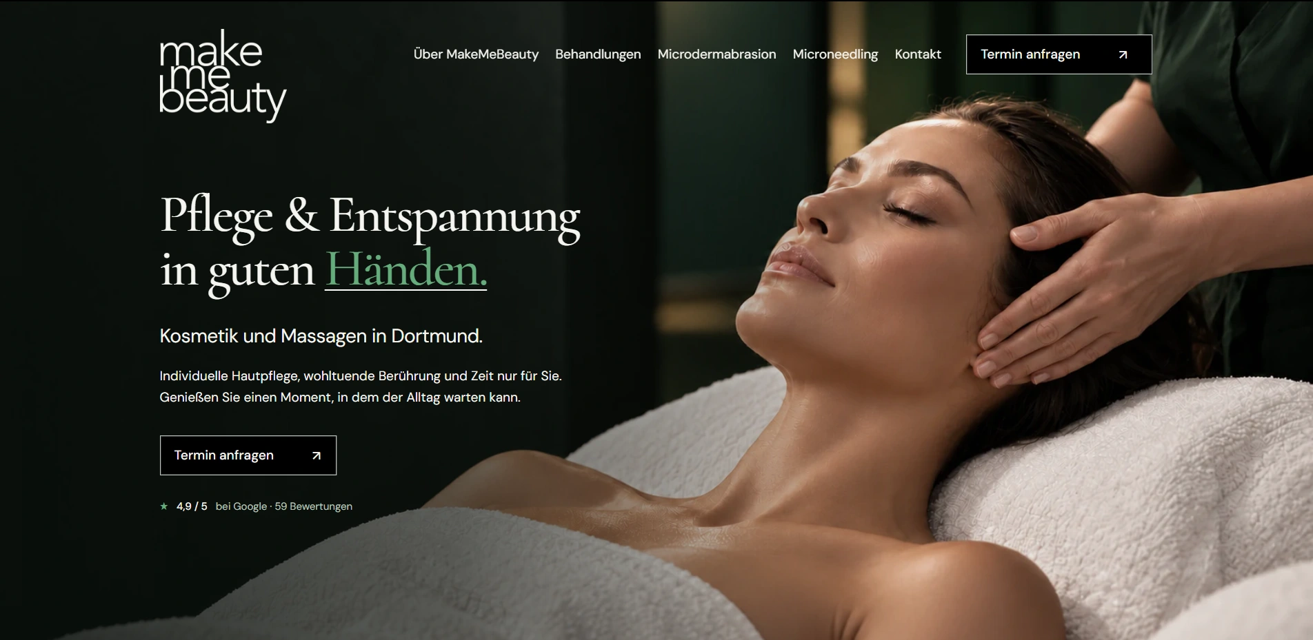 Neuer Startseitenentwurf für MakeMeBeauty: dunkle Grüntöne, elegante Typografie und eine entspannende Gesichtsbehandlung